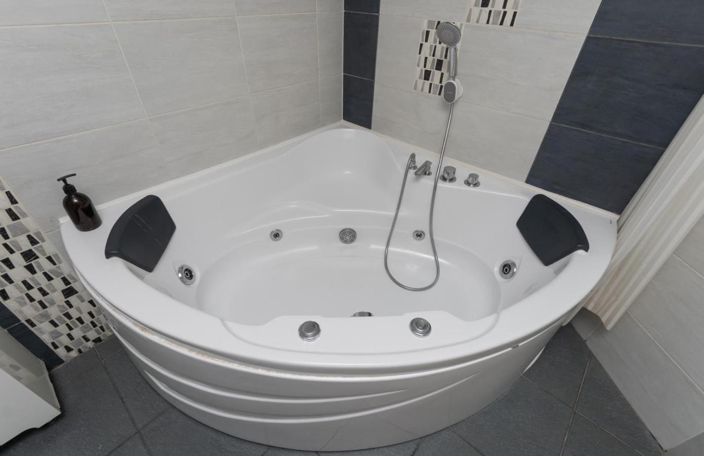 Flat24 On Lesi Ukrainki 3 Apartment Kiev Luaran gambar