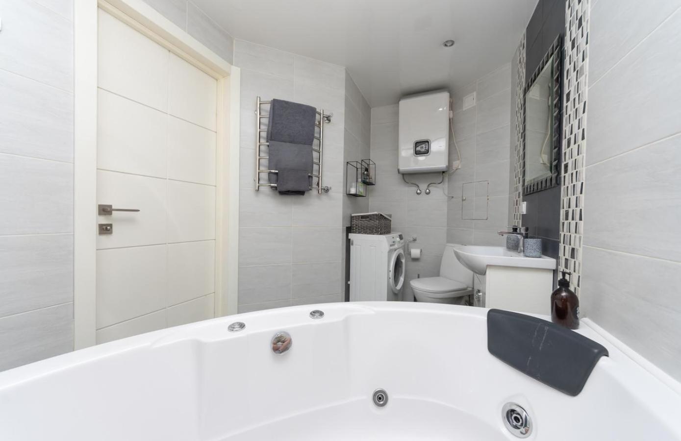 Flat24 On Lesi Ukrainki 3 Apartment Kiev Luaran gambar