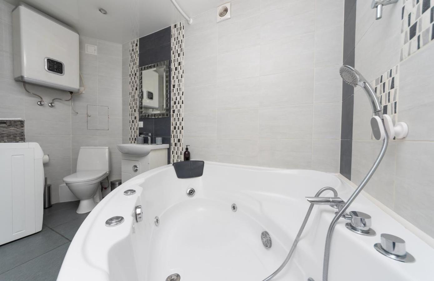 Flat24 On Lesi Ukrainki 3 Apartment Kiev Luaran gambar