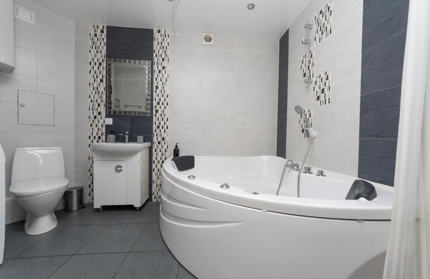Flat24 On Lesi Ukrainki 3 Apartment Kiev Luaran gambar