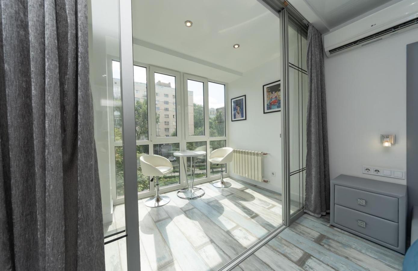 Flat24 On Lesi Ukrainki 3 Apartment Kiev Luaran gambar