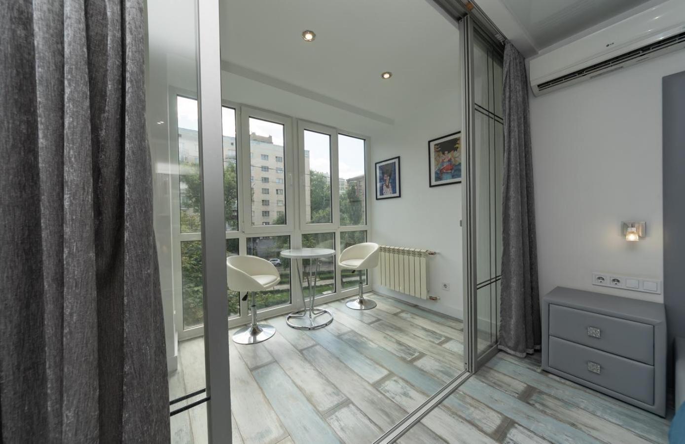 Flat24 On Lesi Ukrainki 3 Apartment Kiev Luaran gambar